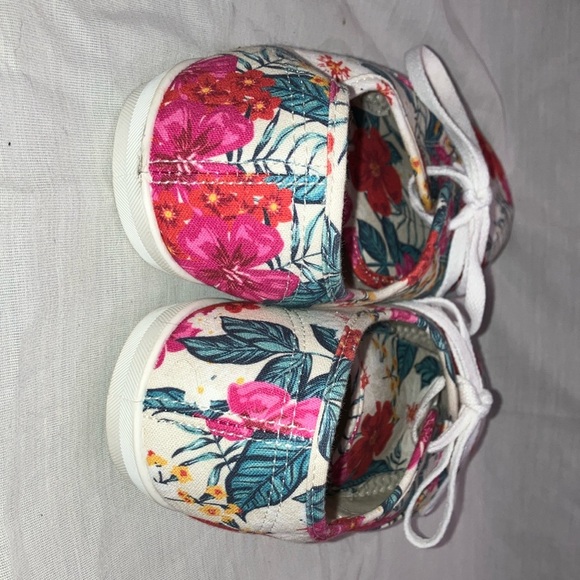 Size 10 women’s Low-Top Sneakers with Floral canvas Print - cushy insoles - Picture 6 of 12